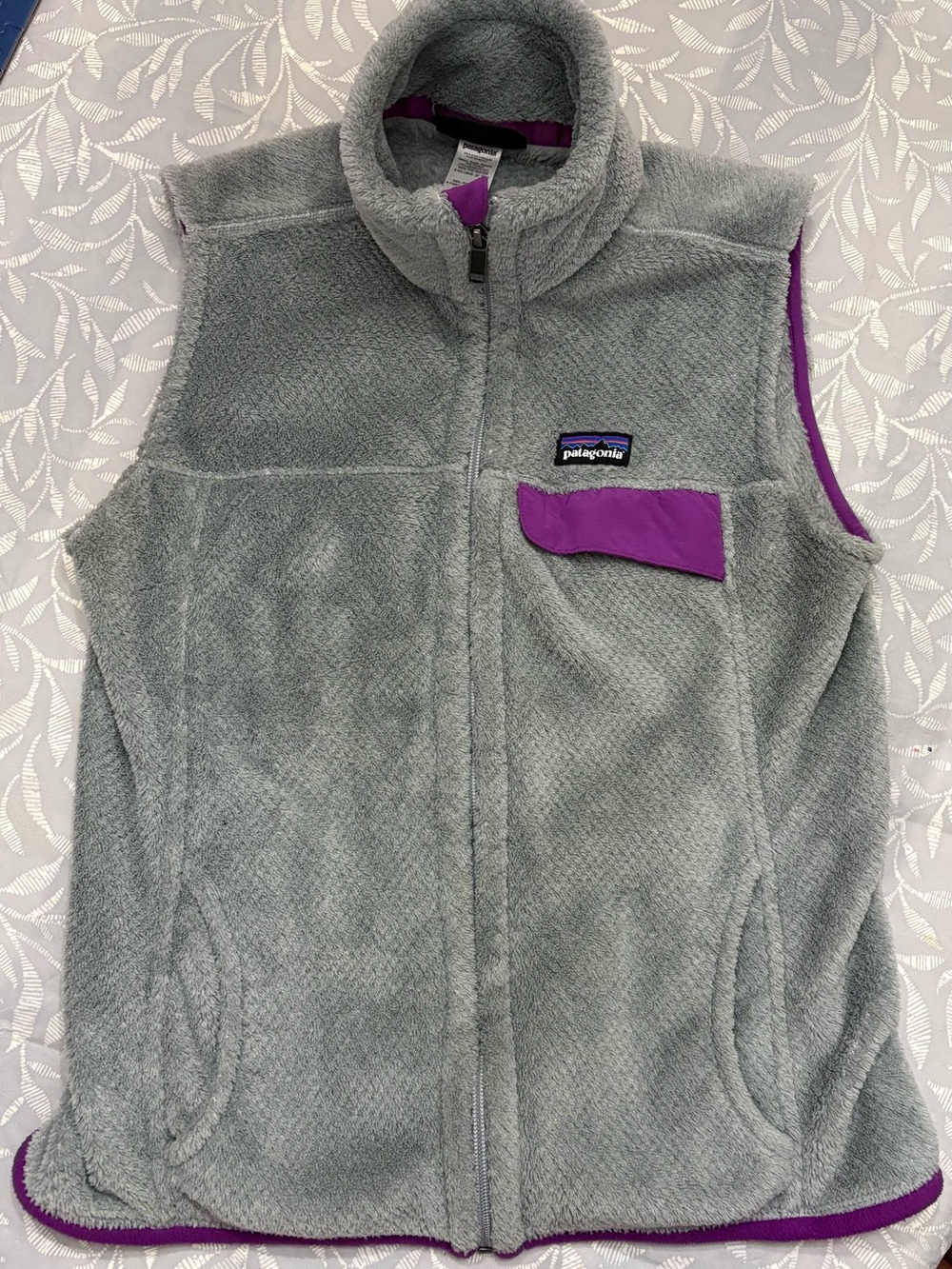 Patagonia Women's Light Gray Fleece Jacket with Purple Trim